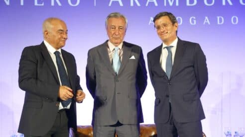 Jorge Dezcallar, exdirector CNI: “La UE debe ser capaz de unirse o el conflicto de Ucrania es sólo un anticipo de lo que puede pasar en Europa”