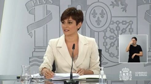 El Gobierno aprueba la ley que permite abortar a menores de 16 años sin permiso paterno