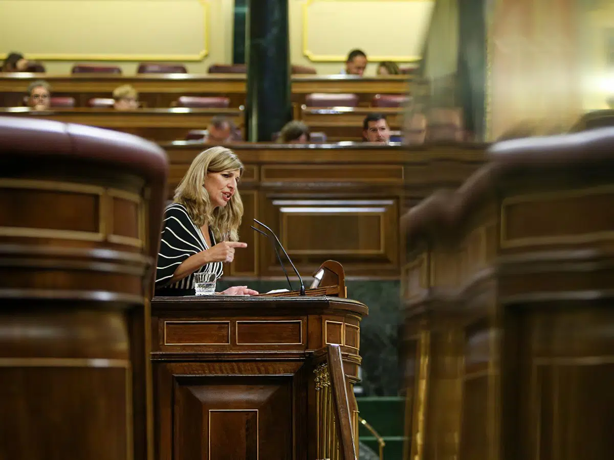 La vicepresidenta segunda Yolanda Díaz califica de «vergonzante» el problema de los interinos pero nada más