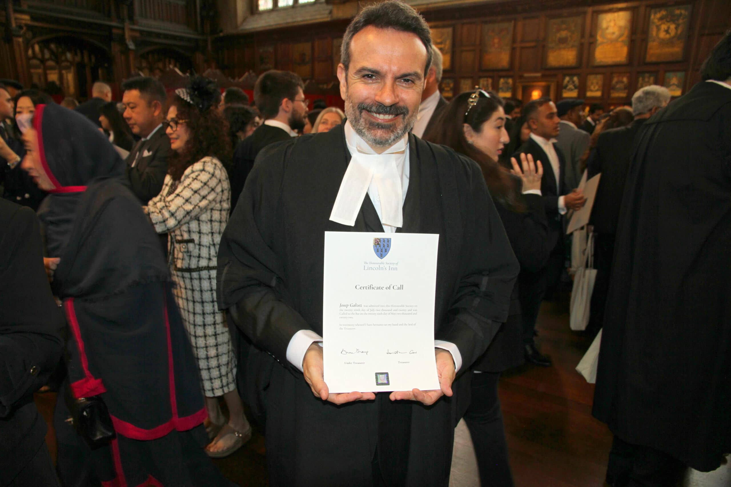 El abogado español Josep Gálvez hace historia en Inglaterra convirtiéndose en «barrister»
