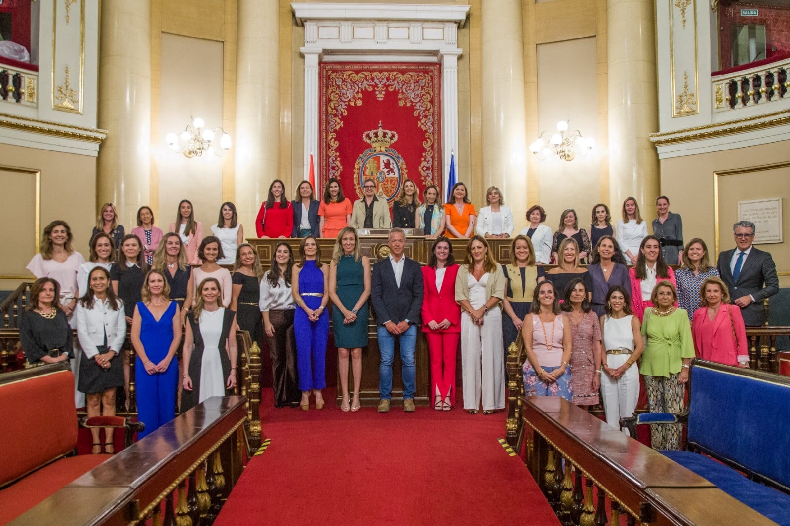Las 40 elegidas por WLW y Santander para su escuela de lideresas recibieron sus diplomas en el Senado