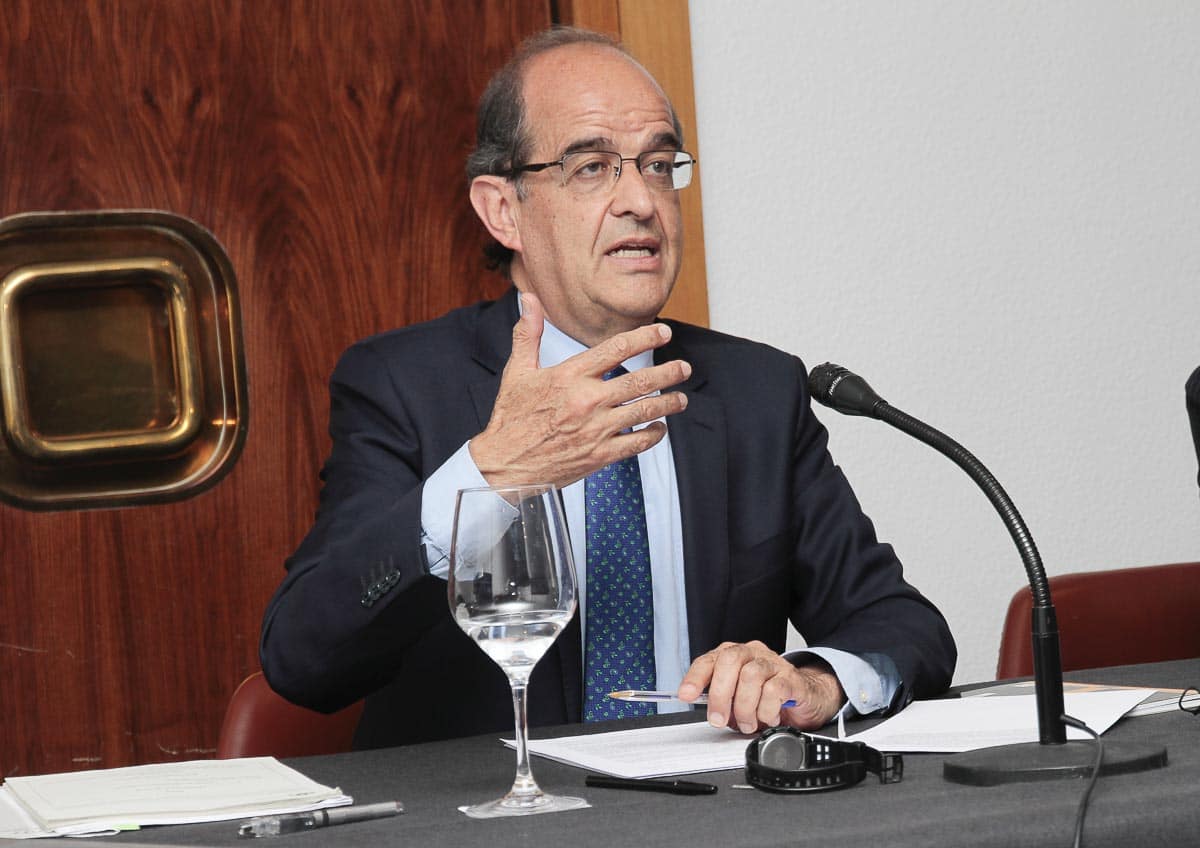 José Luis Piñar: «El problema no es que haya denunciantes de mala fe sino que no se proteja a los de buena fe»