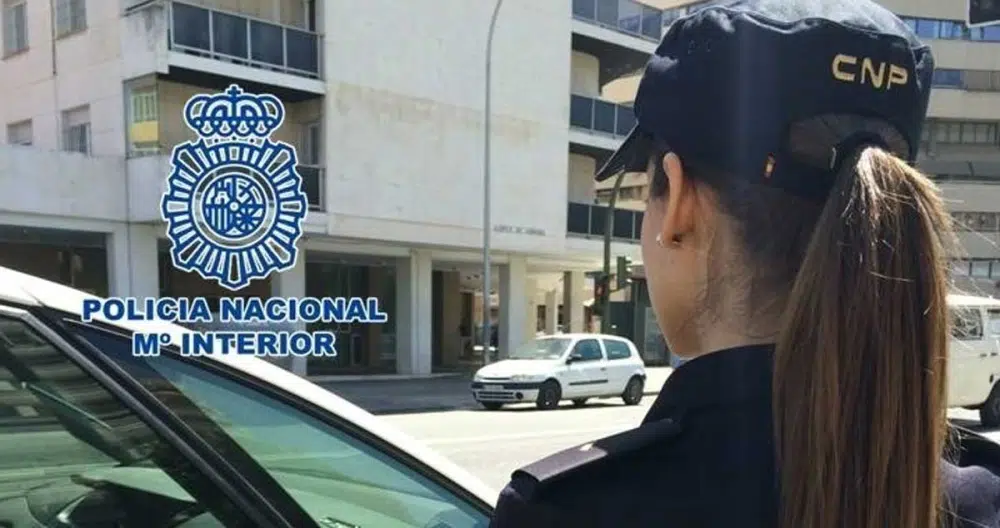 Una policía nacional, sancionada por entrar a un hotel placa en mano para reclamar una deuda personal 