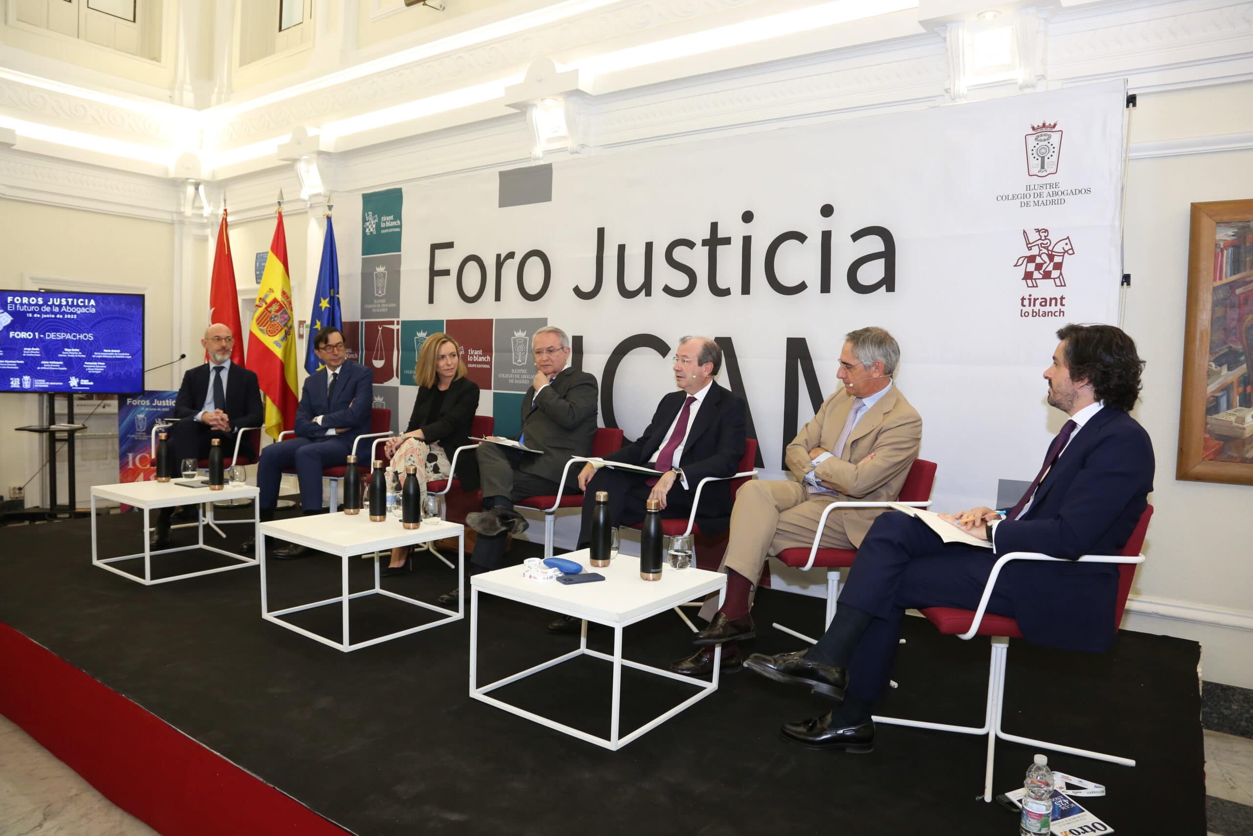 Los grandes despachos admiten que su asignatura pendiente es retener el talento y fomentar la conciliación