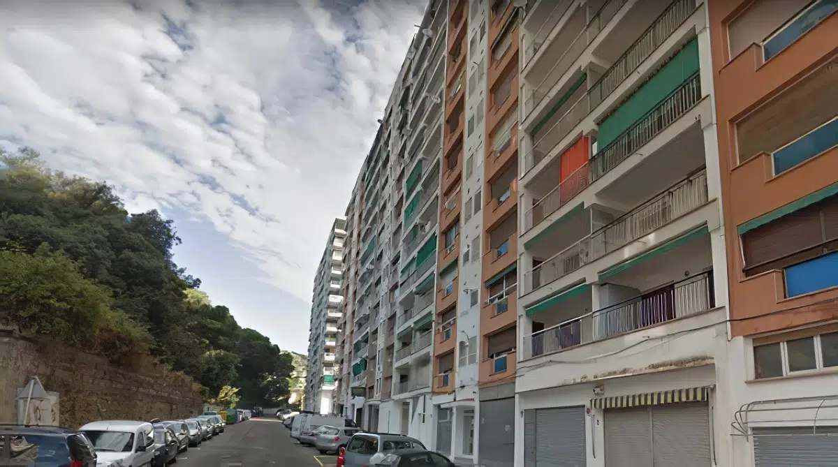 La justicia ordena a los Mossos d’Esquadra desalojar inmediatamente a los okupas del apartamento de Calella