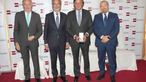Gabriel María de Diego Quevedo, decano de honor del ICPM en un acto en loor de multitudes amigas