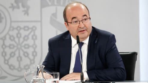 Abogados Cristianos denuncia a Iceta ante el Tribunal de Cuentas por subvencionar una película que busca niños trans de 5 años