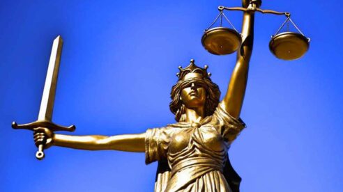 Los tribunales serán el campo de batalla en el que bancos y empresas energéticas dirimirán su conflicto con el Gobierno