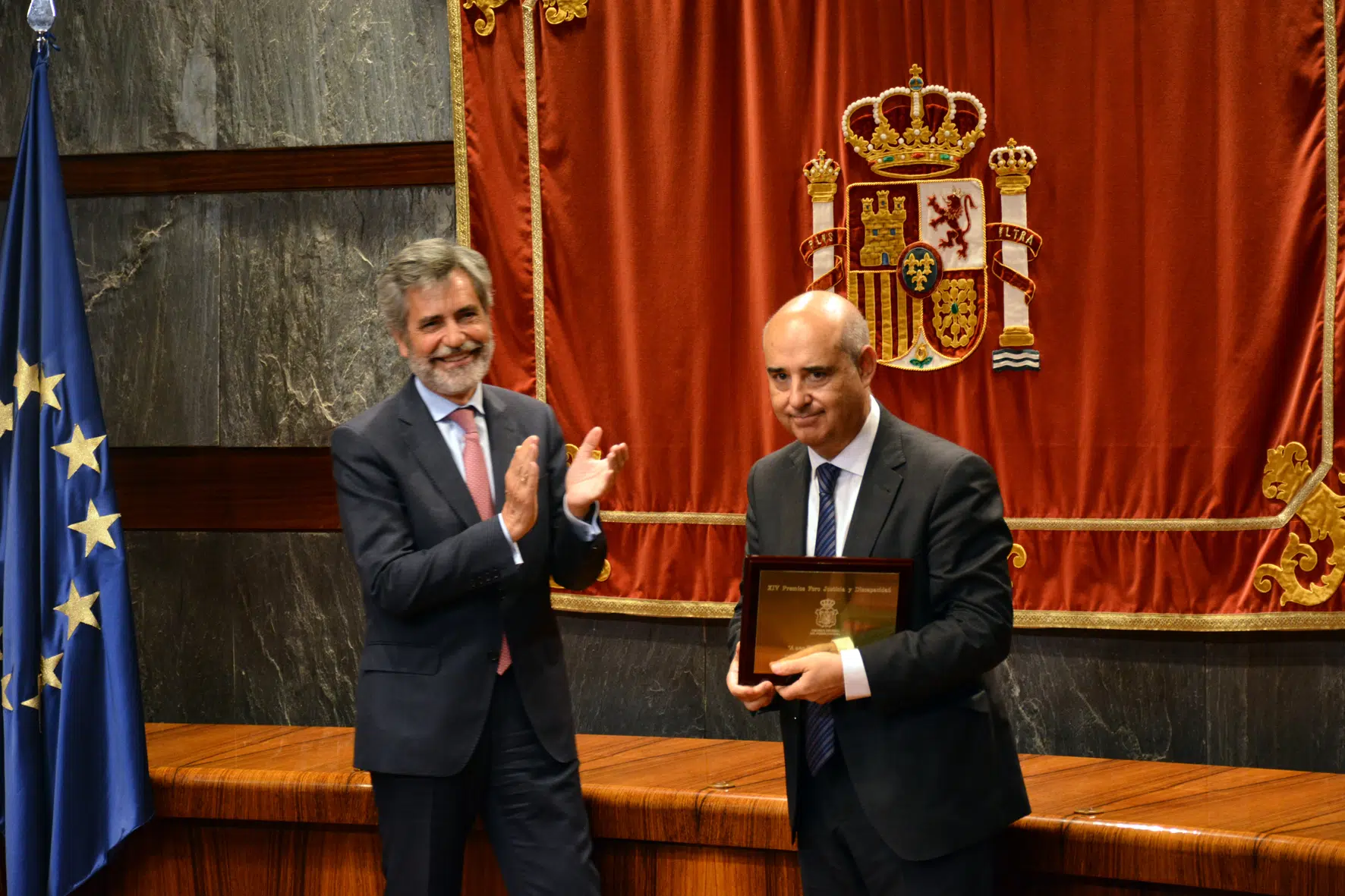 El magistrado Javier Hernández García recibe el premio del Foro Justicia y Discapacidad