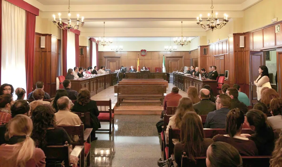 El LAJ del tribunal del jurado de Sevilla persiste en no grabar el próximo juicio, el 5 de septiembre, y lo argumenta en un nuevo decreto