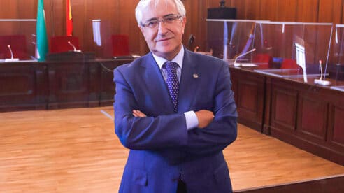 Opinión | Luis Revilla, el LAJ «don Erre que Erre» mantiene en su tesis doctoral la superioridad de las actas en los juicios
