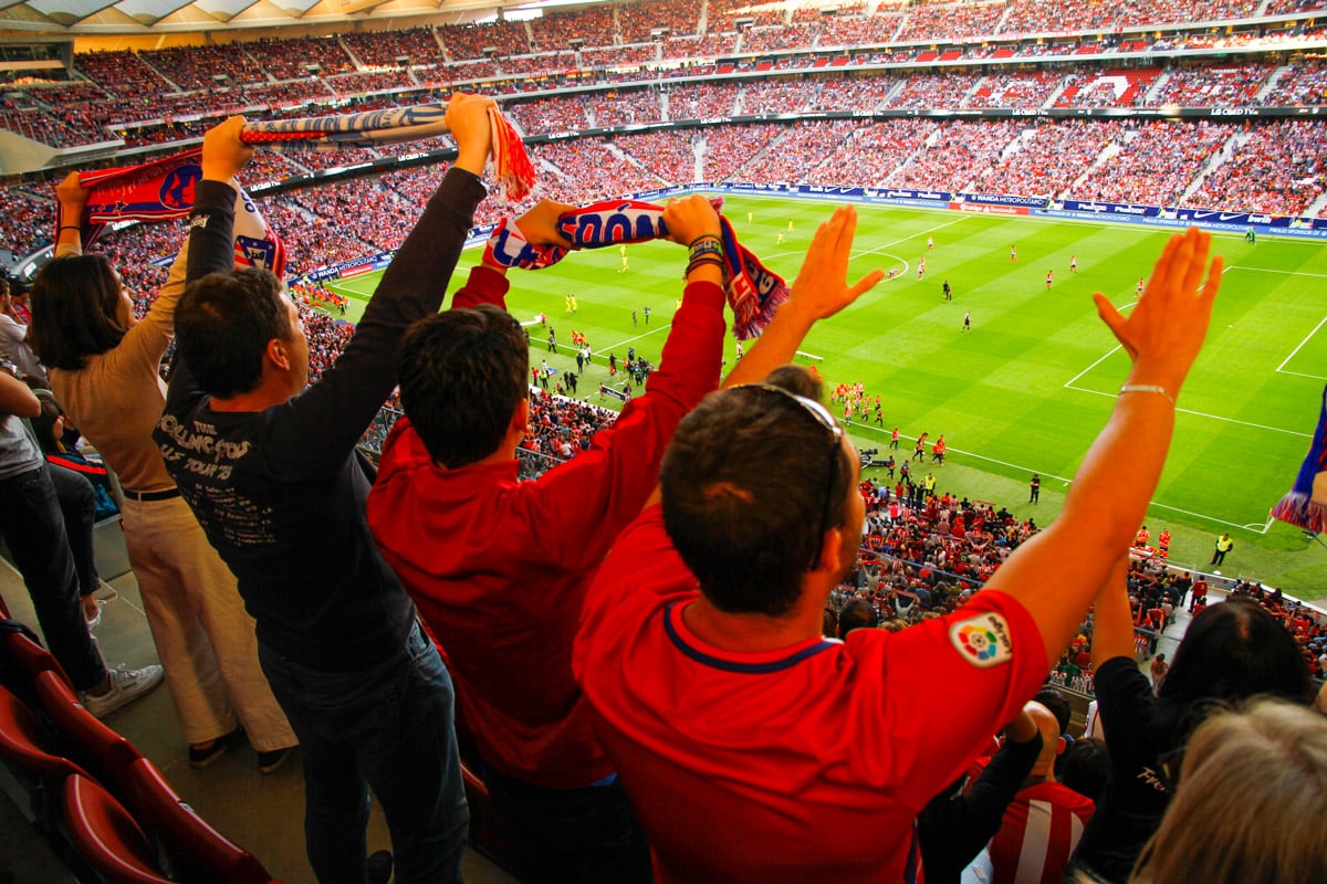Aficionados y pequeños accionistas esperan que la futura Ley del Deporte limite el poder de los dirigentes del fútbol