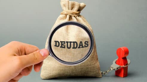 Un juez perdona 31.838 euros a una mujer endeudada por las compras compulsivas de su difunto esposo