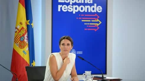 La «lista negra» de médicos objetores al aborto impulsada por Montero podría vulnerar derechos fundamentales