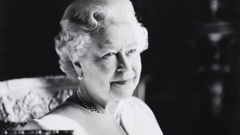 La reina Isabel II de Inglaterra muere plácidamente en Balmoral, Escocia, tras más de 70 años de reinado