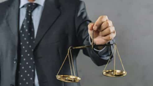 Colaborar en la ejecución de sentencias no es privatizar la Justicia