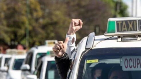 La Justicia paraliza la ejecución del embargo de una licencia de taxi para evitar que sea subastada