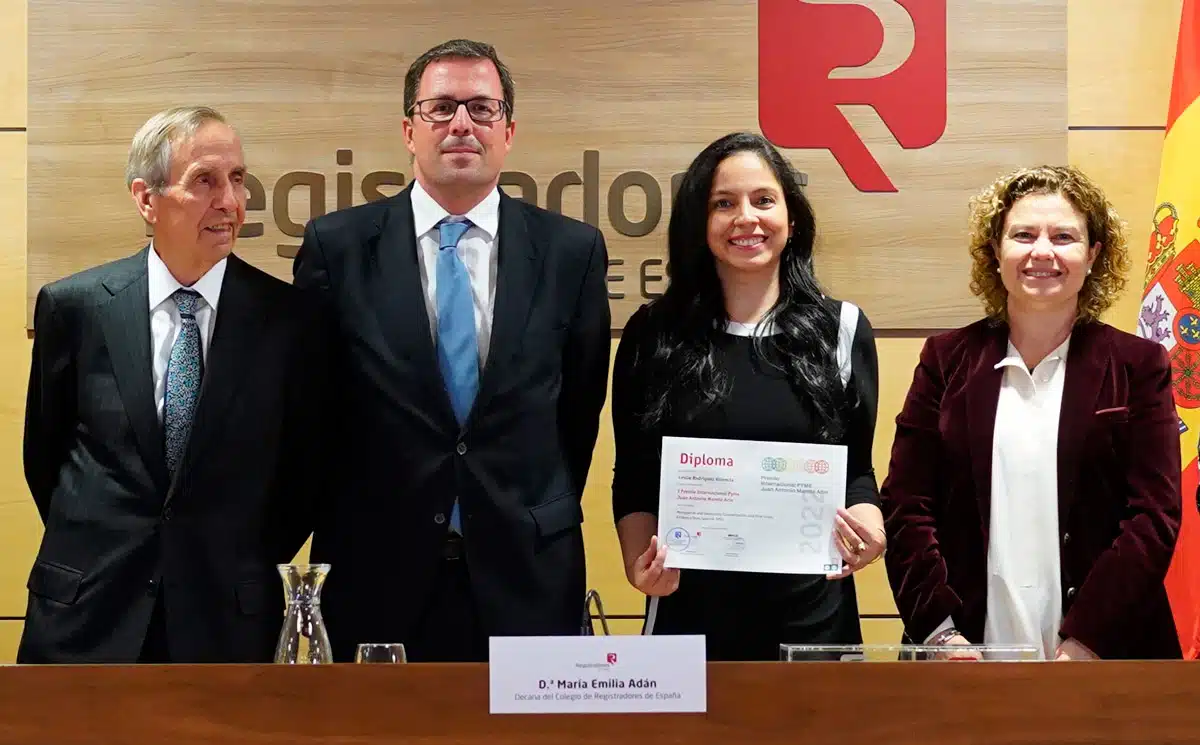 Leslie Rodríguez, Premio Internacional a la mejor investigación aplicada sobre PYME de Registradores y AECA