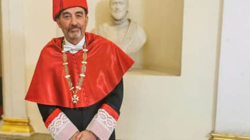 Con la pompa adecuada al acto, Marchena se convirtió en Académico de Número de la Real Academia de Doctores
