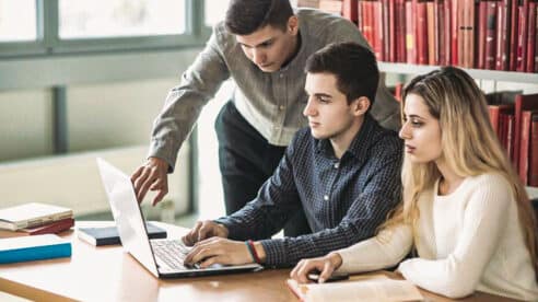 Tipos de preparadores en las oposiciones: del “poli bueno” al “vidente” que se sabe toda la “Wikipedia”