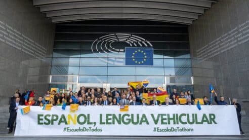 Pagazaurtundúa y asociaciones de defensa del español denuncian ante Europa la discriminación por razones de lengua en España