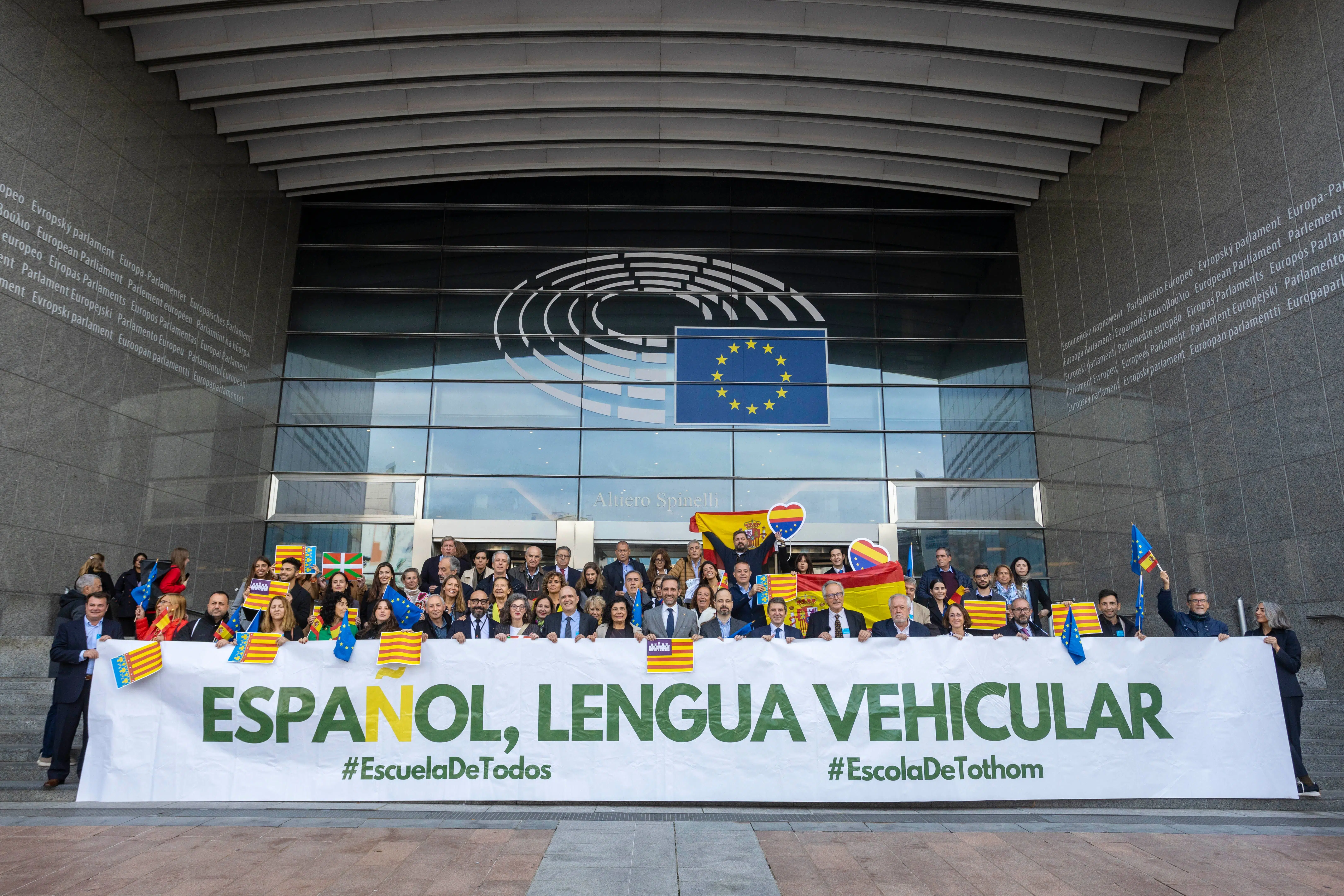 Pagazaurtundúa y asociaciones de defensa del español denuncian ante Europa la discriminación por razones de lengua en España