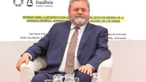 «El informe del CGAE sobre la interpretación del Estatuto General no hay por donde cogerlo», según Miguel Durán