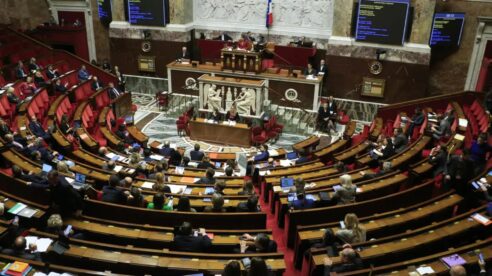 Francia arremete contra los okupas: crea un delito específico y aumenta las penas