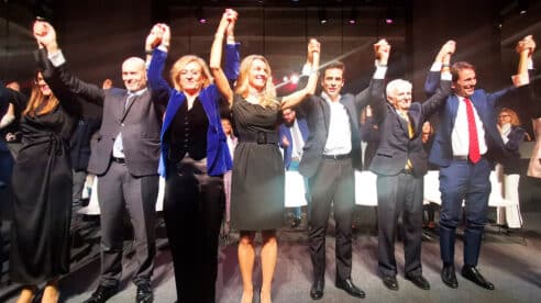 La candidatura de Ospina insufla de energía a su cierre de campaña con la música de Queen