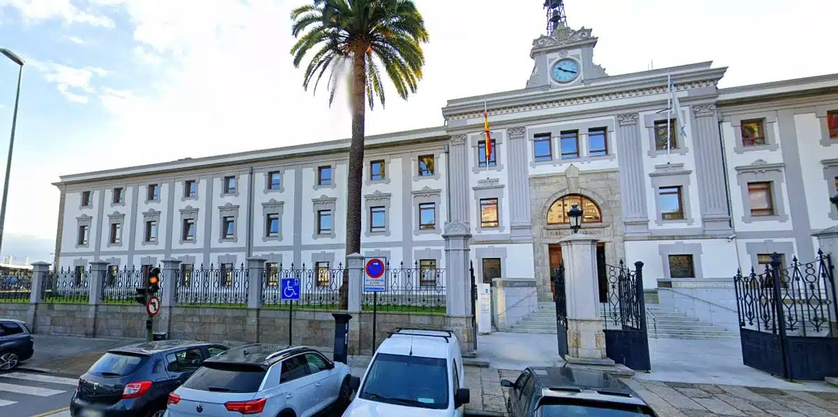 La Audiencia Provincial de La Coruña absuelve a un abogado acusado de estafar dos provisiones de fondos