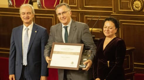 El Consejo General de Colegios Oficiales de Graduados Sociales reconoce a Confilegal con el Premio al Mérito Social