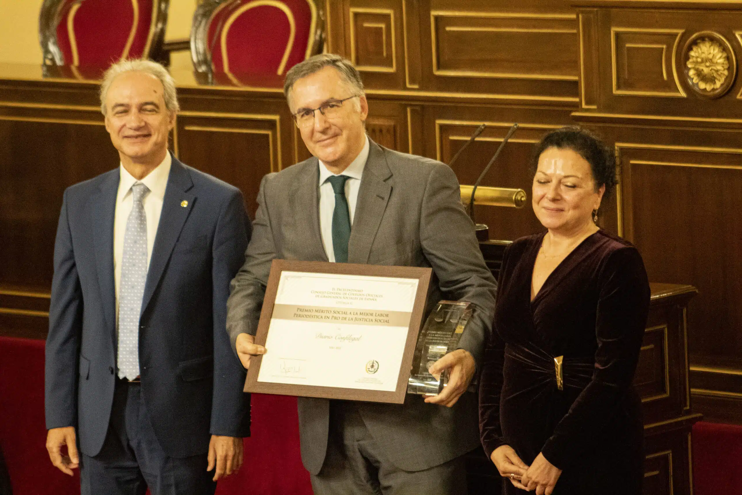 El Consejo General de Colegios Oficiales de Graduados Sociales reconoce a Confilegal con el Premio al Mérito Social