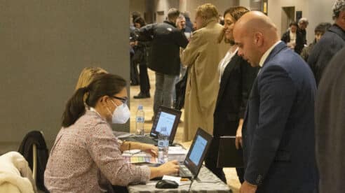 Máxima ilusión y sospechas mutuas, principales condimentos del día electoral del ICAM