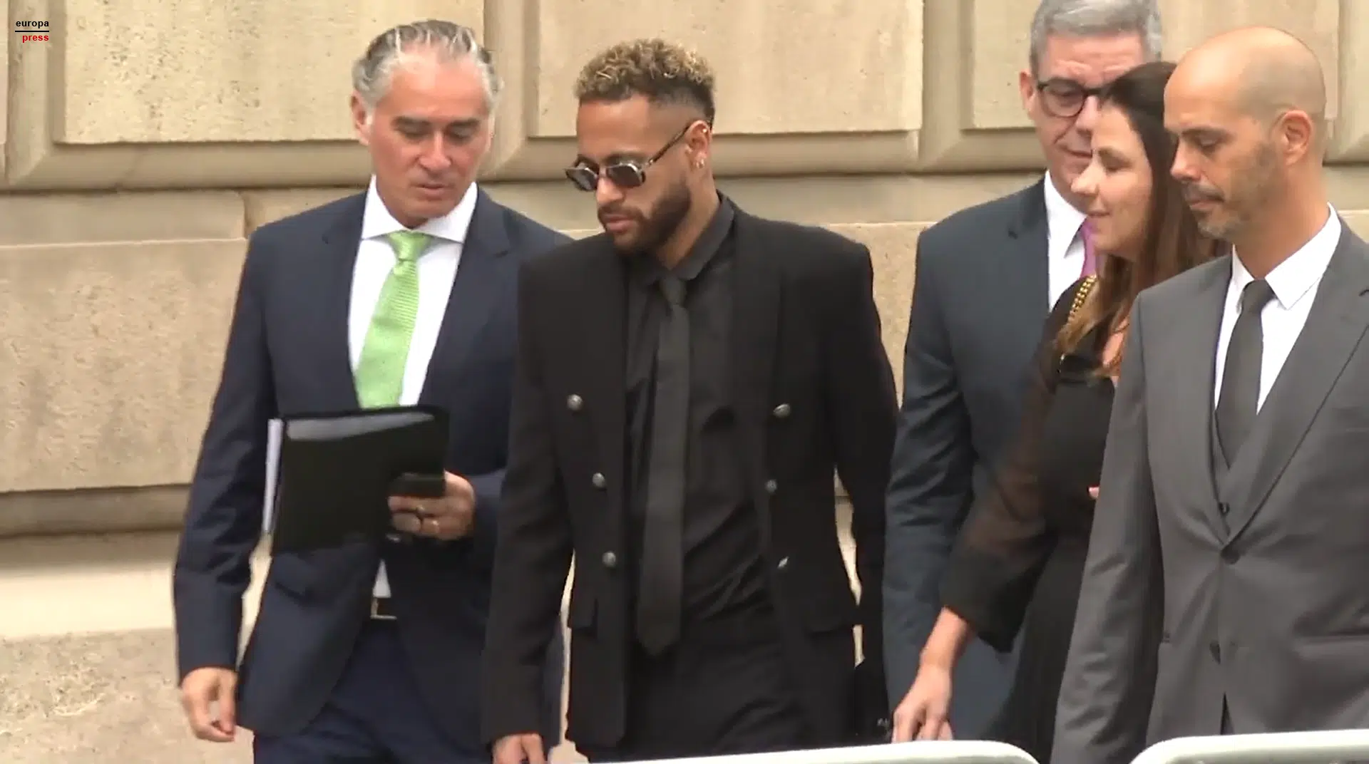 La Audiencia de Barcelona absuelve a Neymar de los delitos de corrupción y estafa