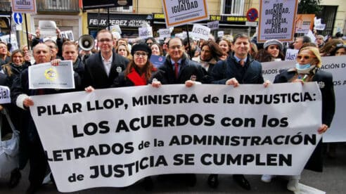 «Somos juristas, no somos golpistas»: las declaraciones de Rodríguez ayer potenciaron la manifestación de los LAJ