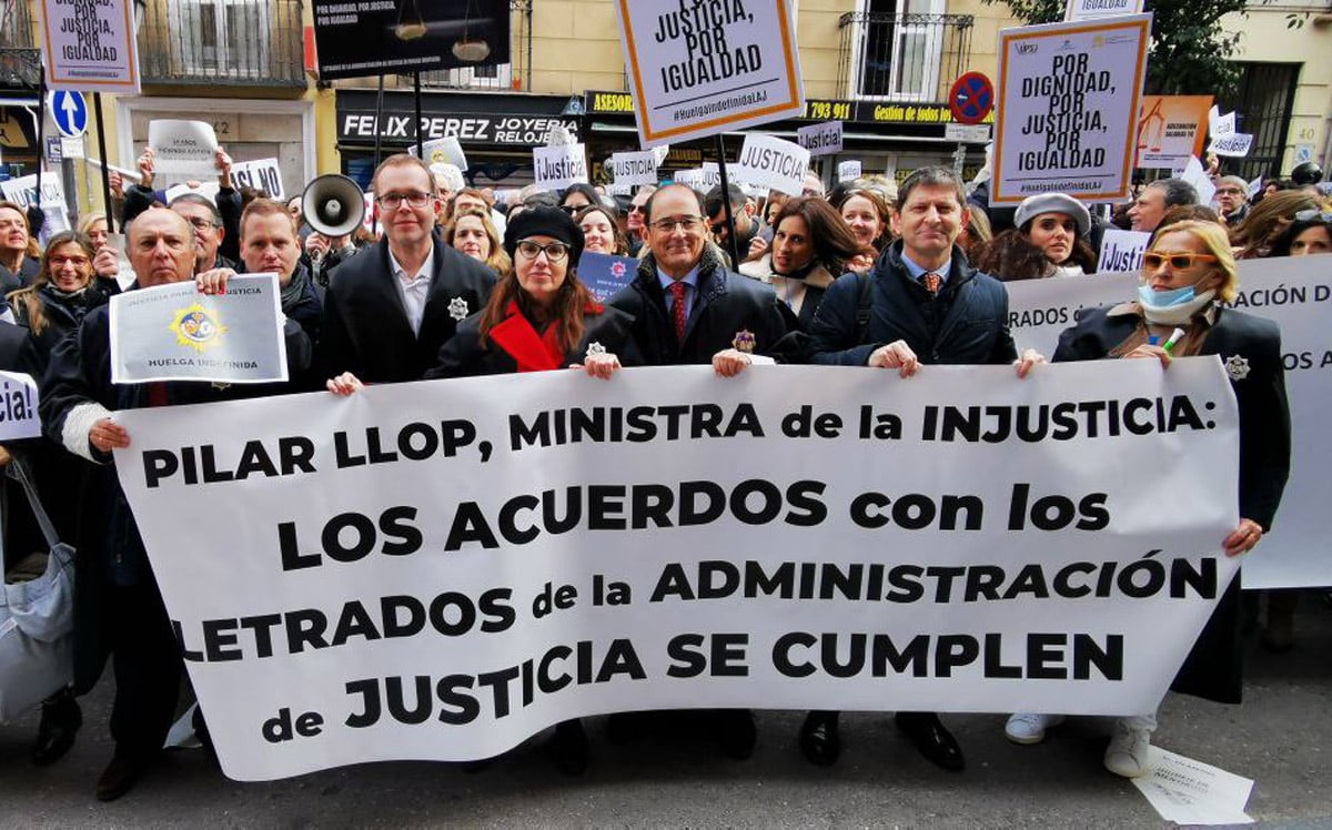 «Somos juristas, no somos golpistas»: las declaraciones de Rodríguez ayer potenciaron la manifestación de los LAJ