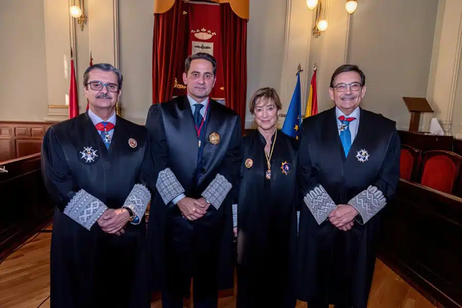 Con Victoria Ortega y los decanos emériotos de Albacete José Serrano Siquier y Julio García Bueno.