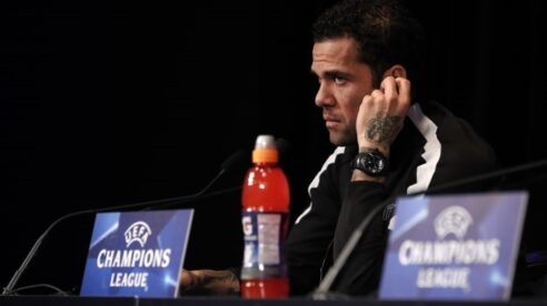 Detienen a Dani Alves por presuntamente agredir sexualmente a una mujer en Barcelona