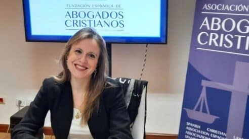 Abogados Cristianos denuncia que el PSOE otorga subvenciones para el aborto a una enfermera que se hace pasar por ginecóloga y que va en sus listas