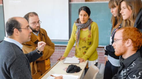 Los profesores interinos no tienen derecho a cobrar en verano, según el Supremo