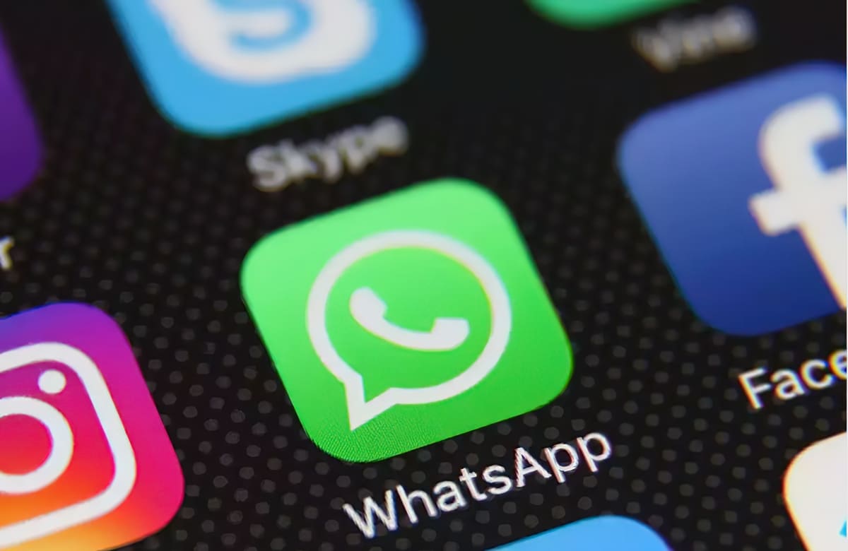 Condenada a un año de cárcel al grabar y divulgar en un grupo de WhatsApp una conversación entre su marido y los hijos comunes