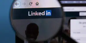 LinkedIn, multado con 10.000 euros por enviar comunicaciones a usuarios sin consentimiento 