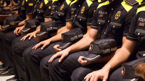 Excluir a un policía de Navarra de una convocatoria de movilidad para agentes de la Guardia Urbana de Cataluña es ilegal