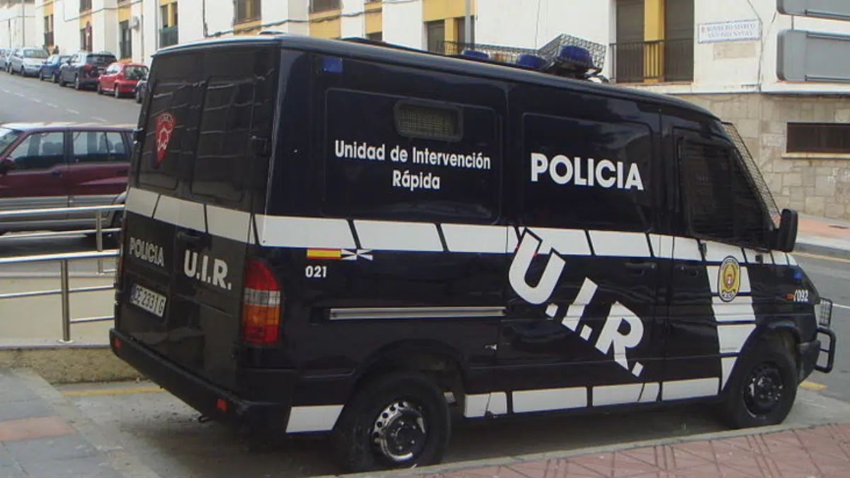 Un juez multa con 300 euros a un policía local de Ceuta por dar tres porrazos en el Mundial a una aficionada de Marruecos