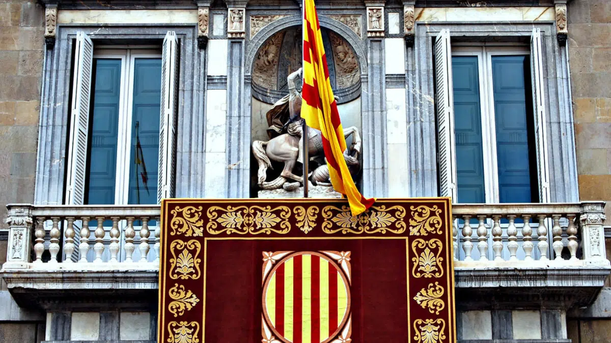 Un juez ordena a la Generalitat de Cataluña indemnizar con 5.001 euros a una indefinida no fija