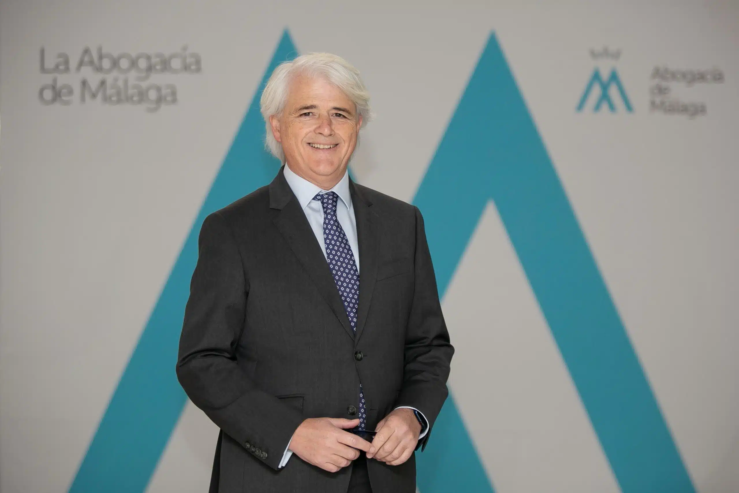 Salvador González, nuevo presidente del CGAE