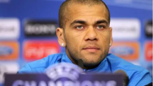 Dani Alves se sienta en el banquillo acusado de agresión sexual