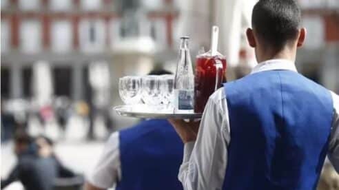Declarado improcedente el despido de un camarero por no apreciarse en la grabación si la copa que se sirvió era de alcohol