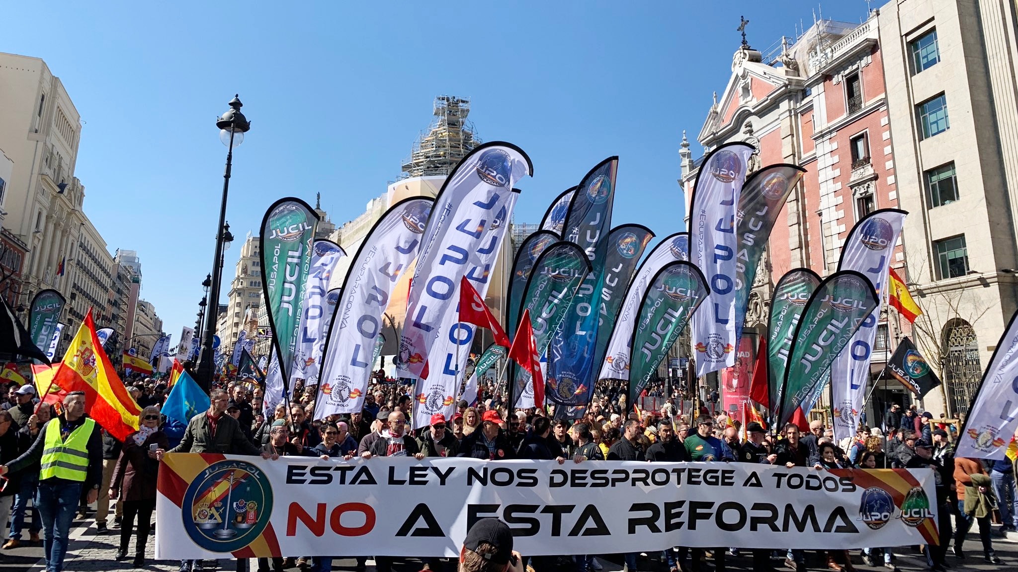 Más de 30.000 policías, guardias civiles, funcionarios de prisiones y ciudadanos se manifiestan en Madrid contra la reforma de la Ley de Seguridad Ciudadana