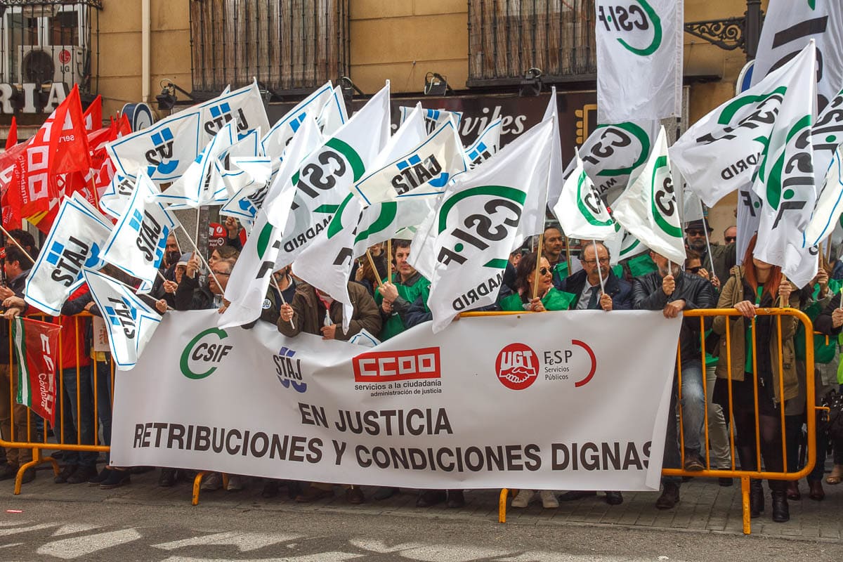 Los sindicatos de Justicia convocan a una huelga indefinida a los 45.000 funcionarios para exigir una subida salarial